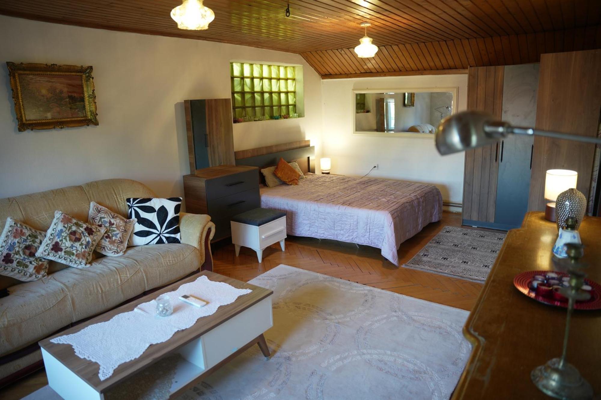 Old Street House Apartment พริสตีนา ภายนอก รูปภาพ