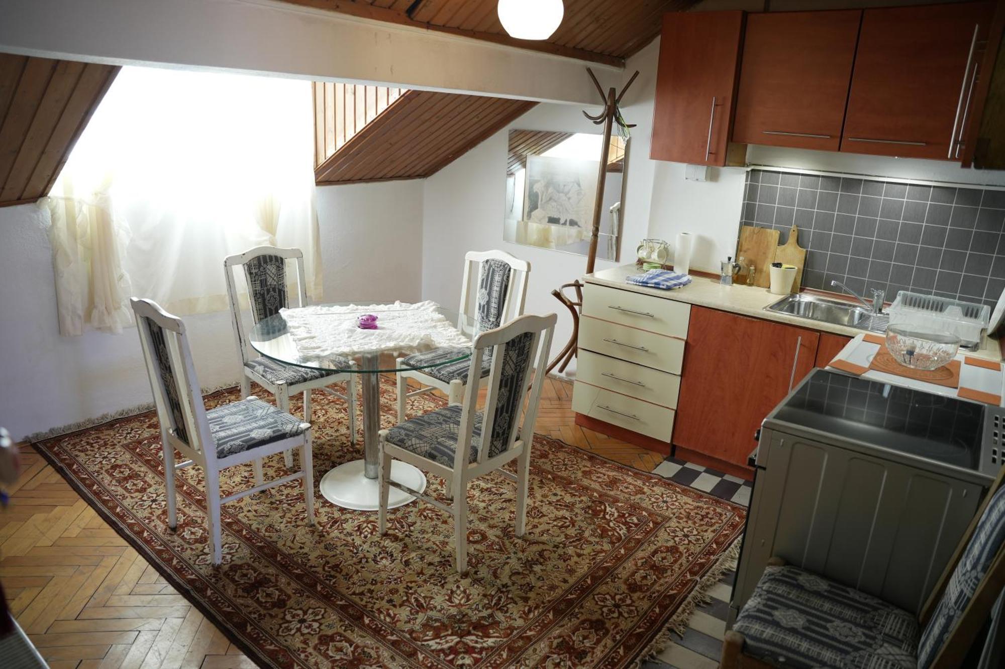 Old Street House Apartment พริสตีนา ภายนอก รูปภาพ