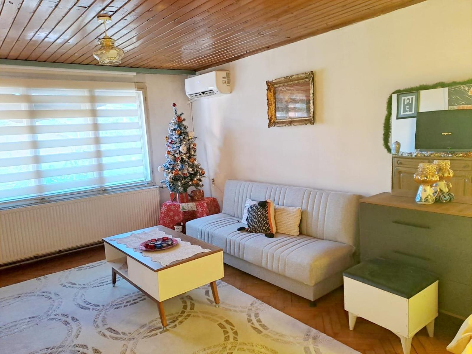 Old Street House Apartment พริสตีนา ภายนอก รูปภาพ