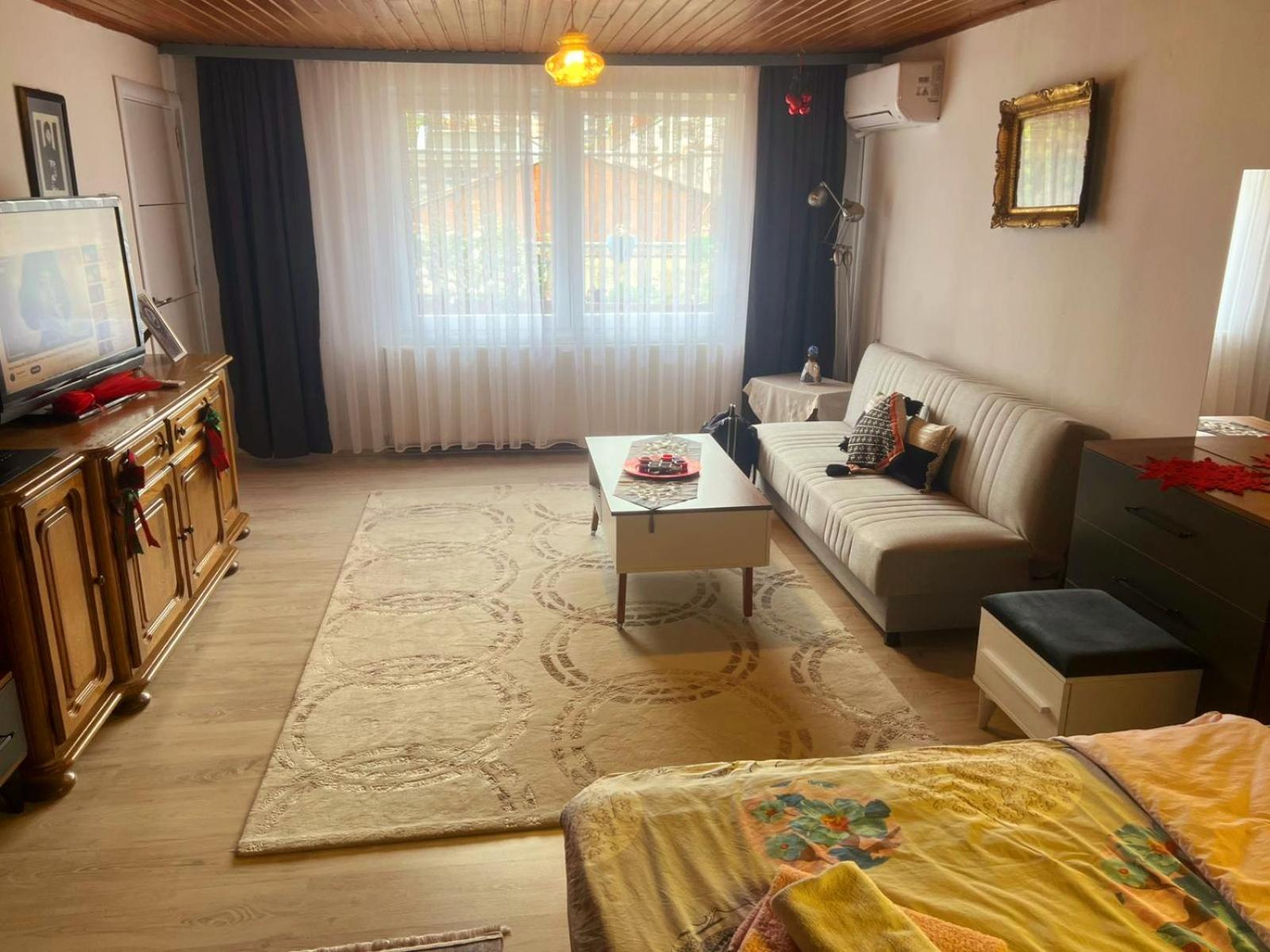 Old Street House Apartment พริสตีนา ภายนอก รูปภาพ
