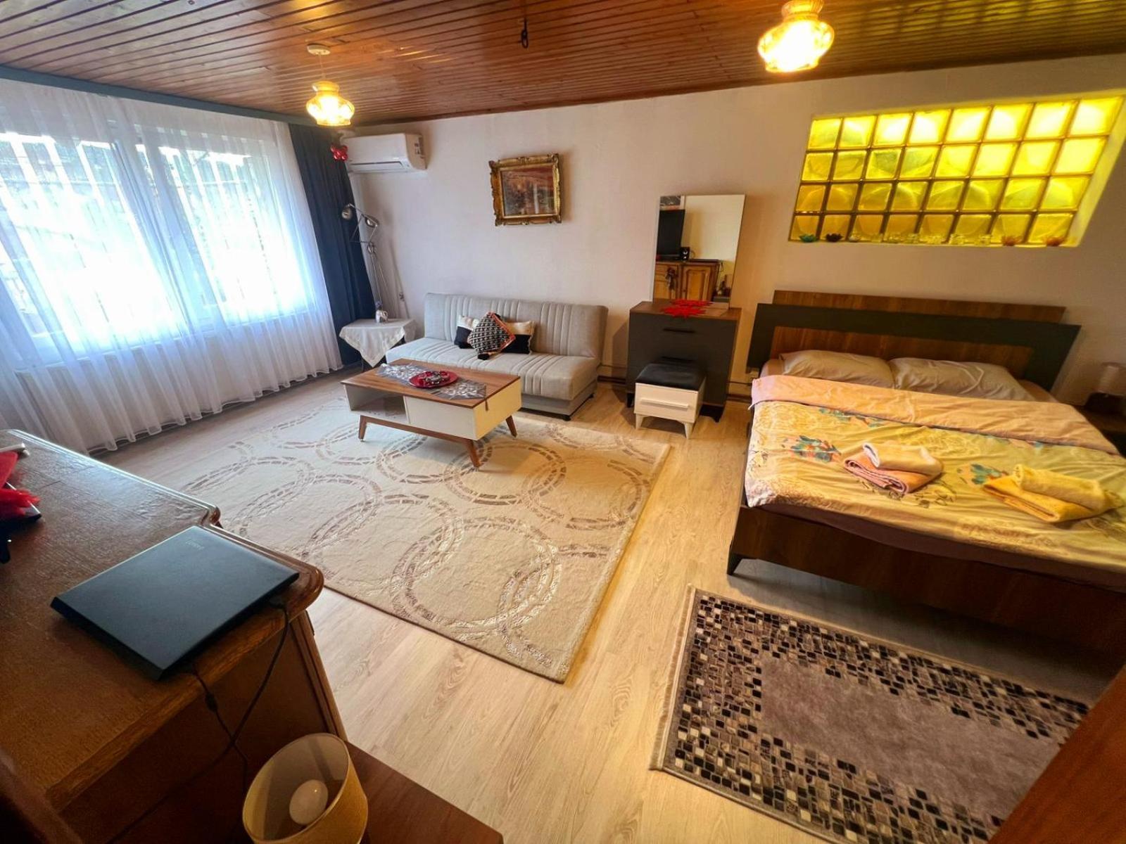 Old Street House Apartment พริสตีนา ภายนอก รูปภาพ